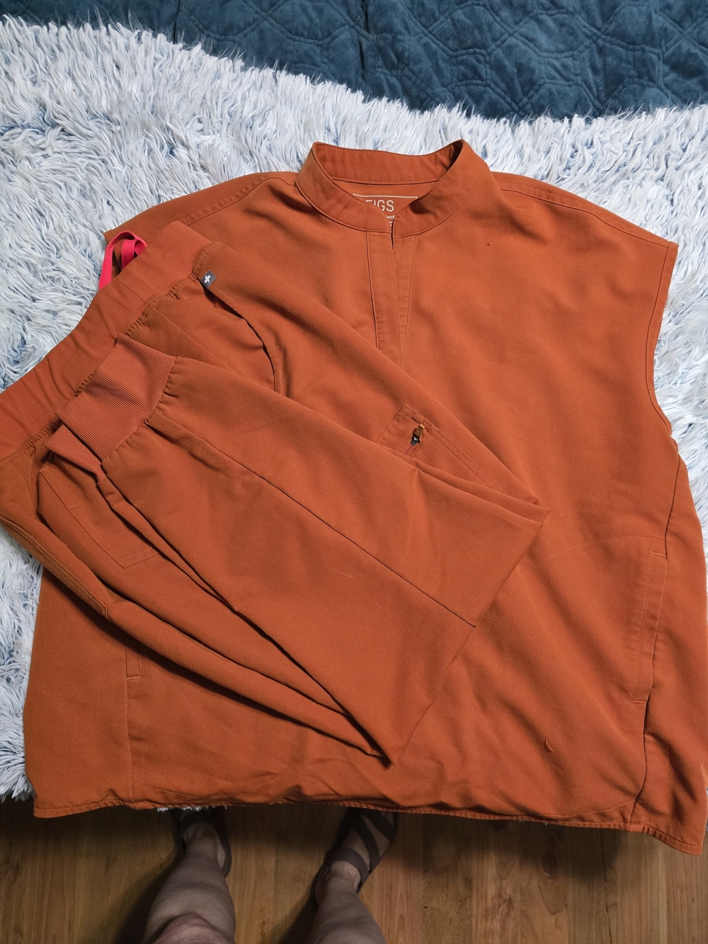 Figs Women's Burnt Orange Pullover Large Top And Jogger Scrubs large petite